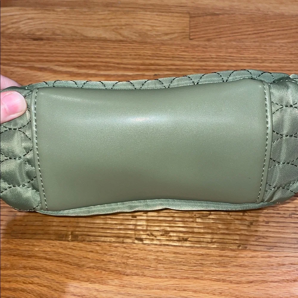 Bella Russo green toiletry bag